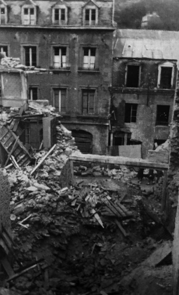 photograhie d'un immeuble éventré de la rue Ange de Guernisac